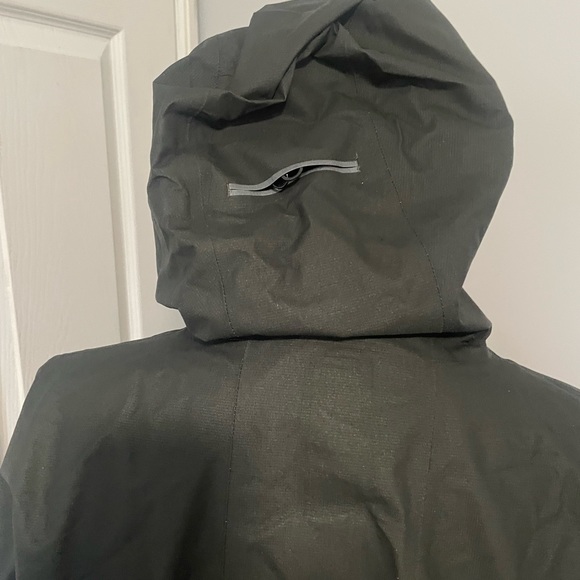 Lululemon rain jacket size small - Picture 3 of 5